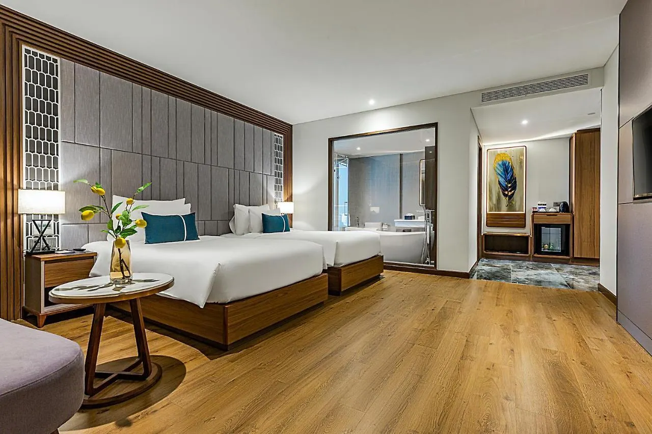 Peninsula Hotel Danang 5*, ダナン市 ベトナム