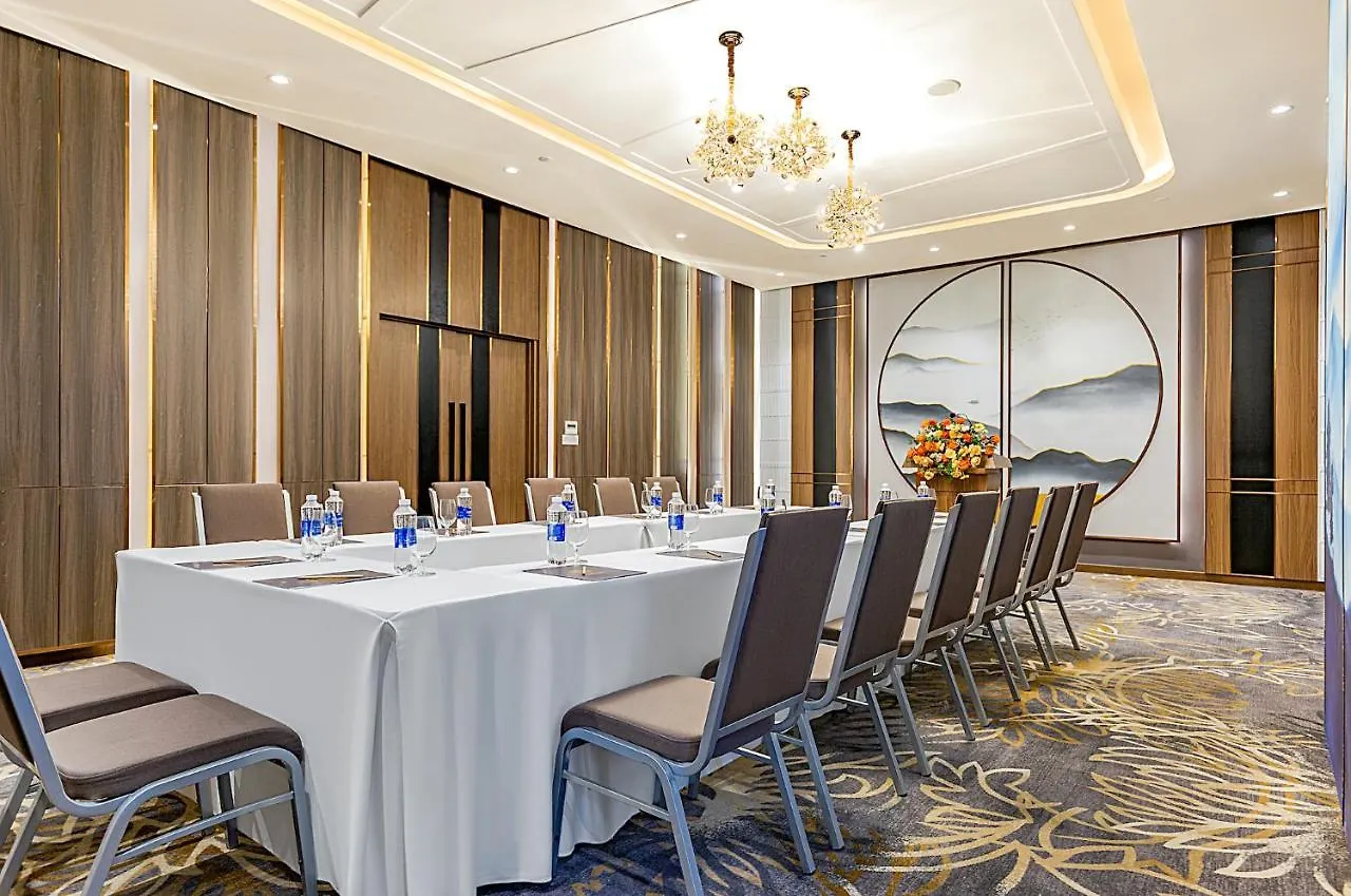 Peninsula Hotel Danang ダナン市