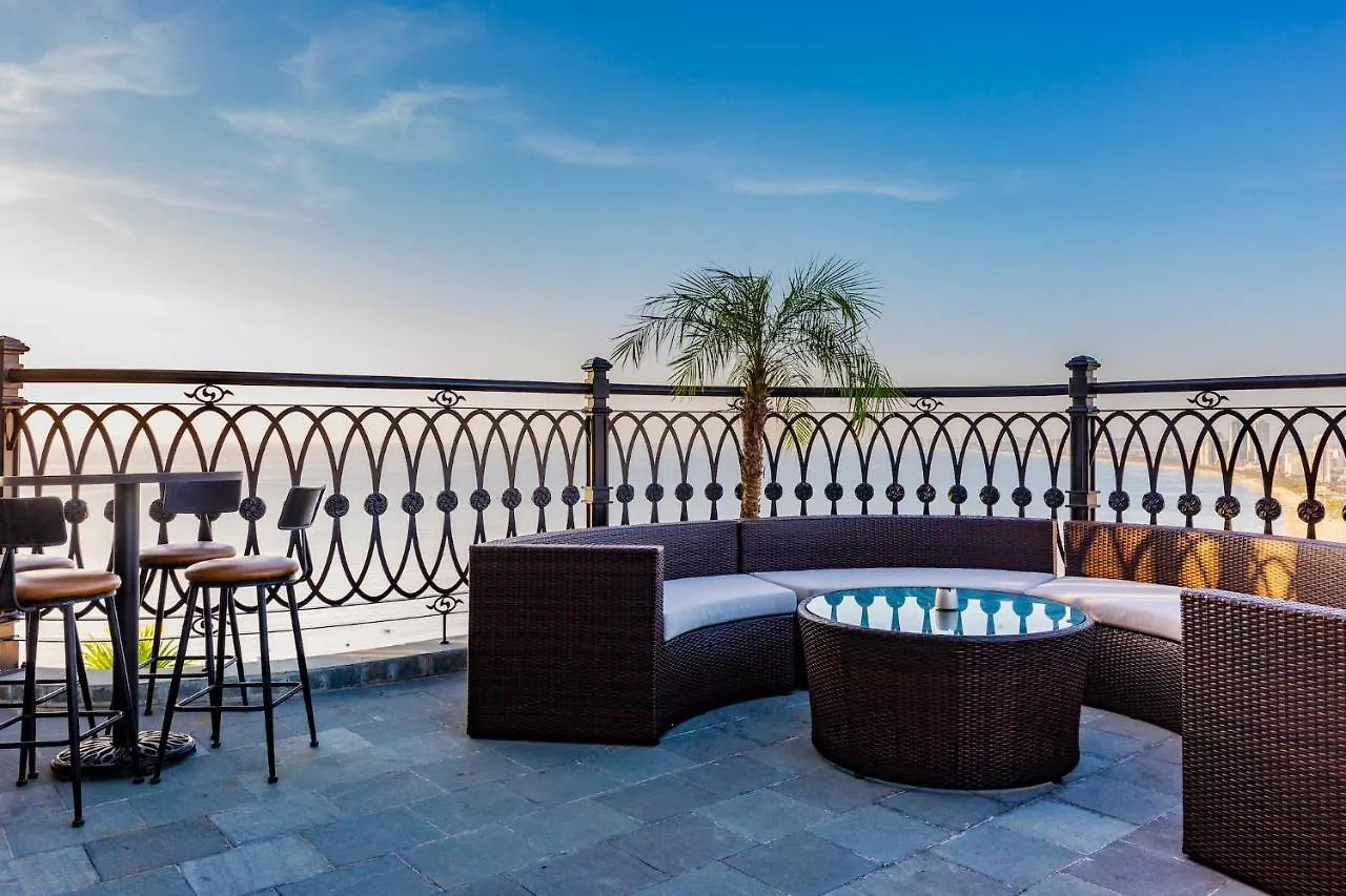 Peninsula Hotel Danang  ダナン市