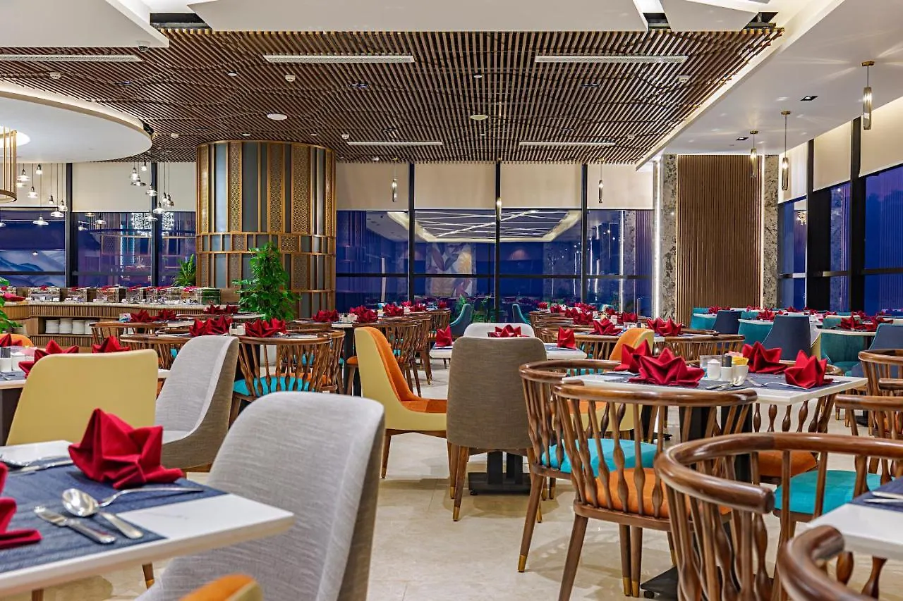 Peninsula Hotel Danang 5*, ダナン市