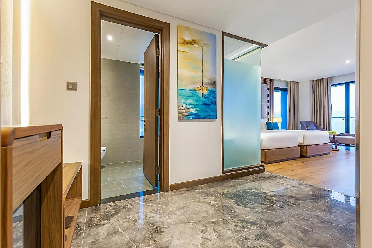 *****  Peninsula Hotel Danang ベトナム