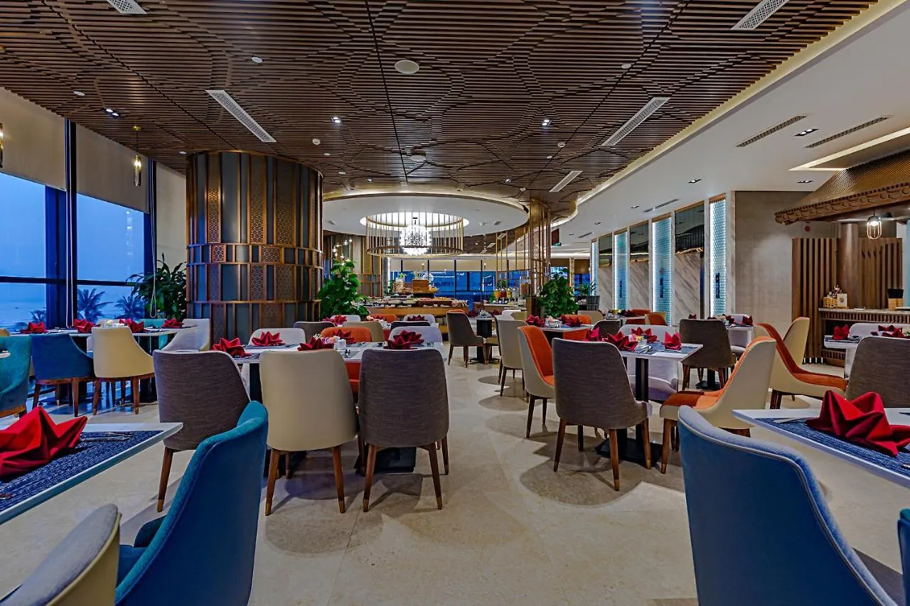 Peninsula Hotel Danang  ダナン市