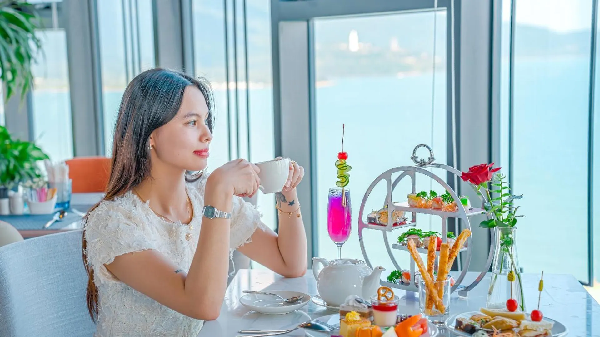 Peninsula Hotel Danang ダナン市