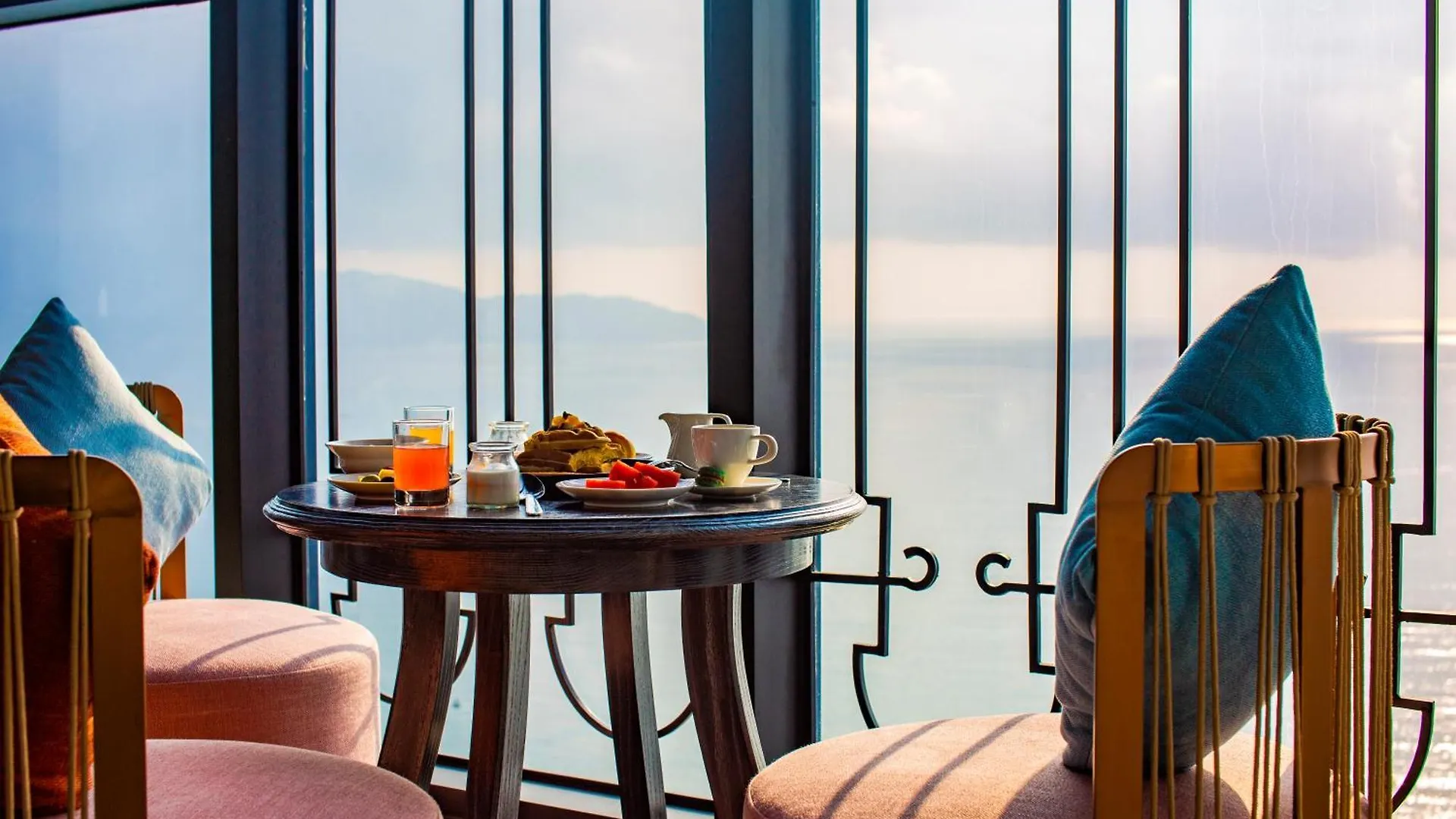 Peninsula Hotel Danang ダナン市